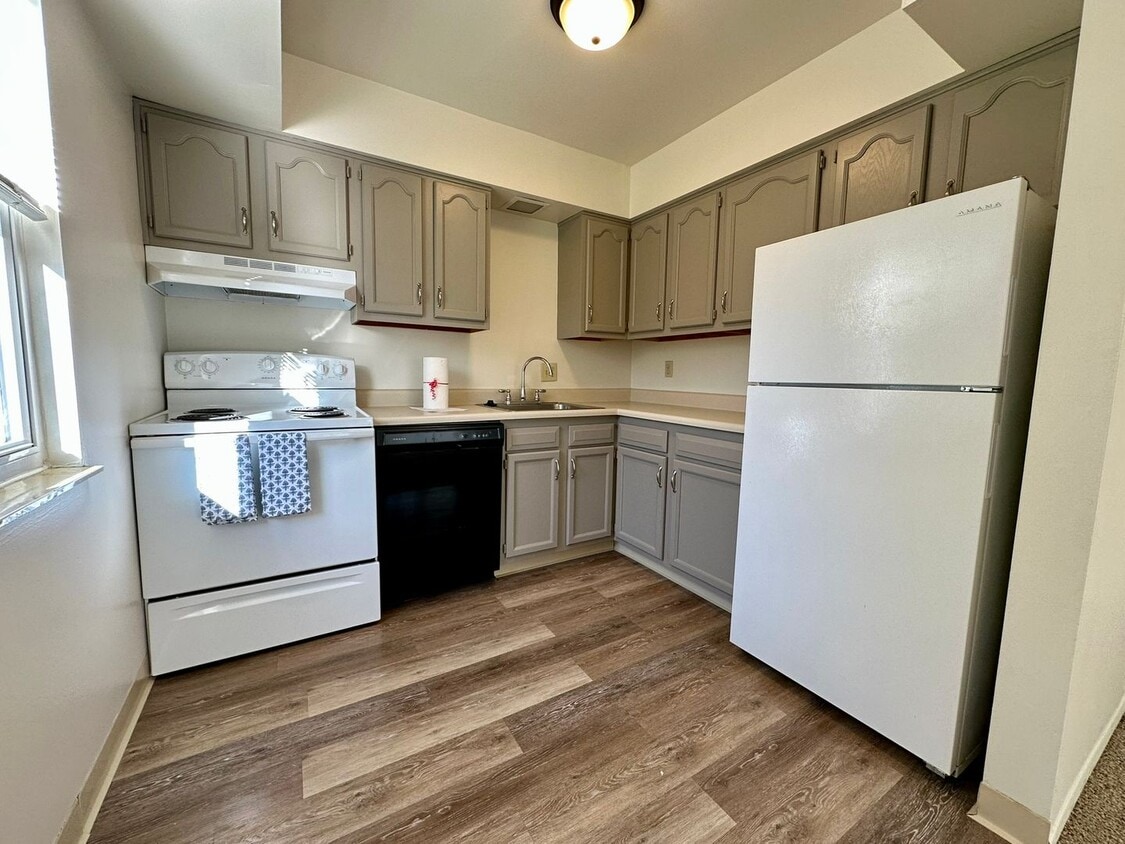 Primary Photo - North Hills 3 Bedroom Townhome! In-Unit Wa...