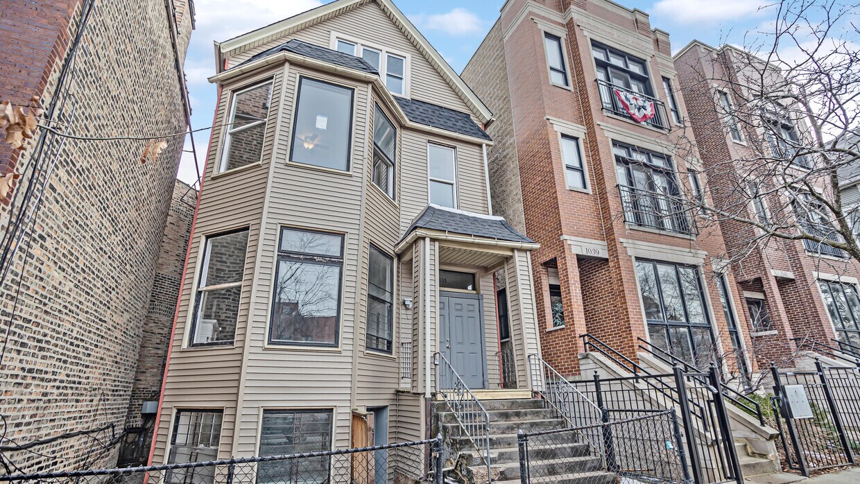Primary Photo - 1035 W Grace St