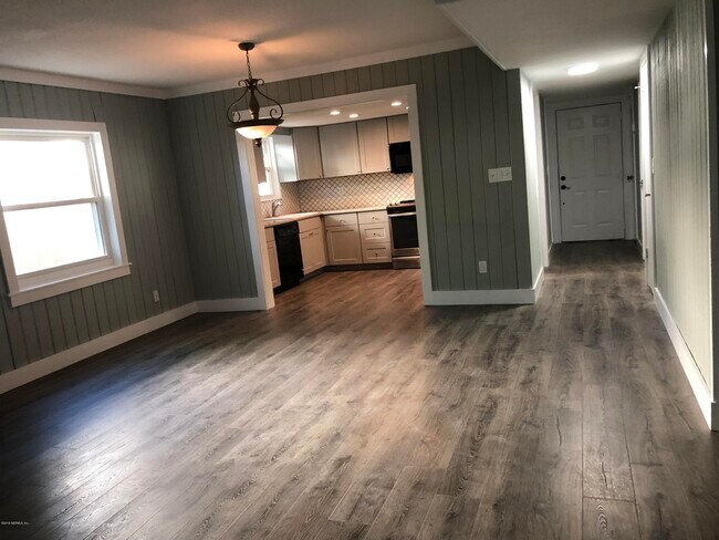 Foto del edificio - 2132 Bay Rd