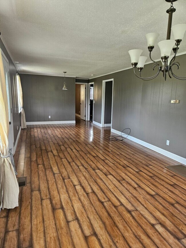 Building Photo - Sweetwater 37874 - 2 bedroom, 1 bath home ...