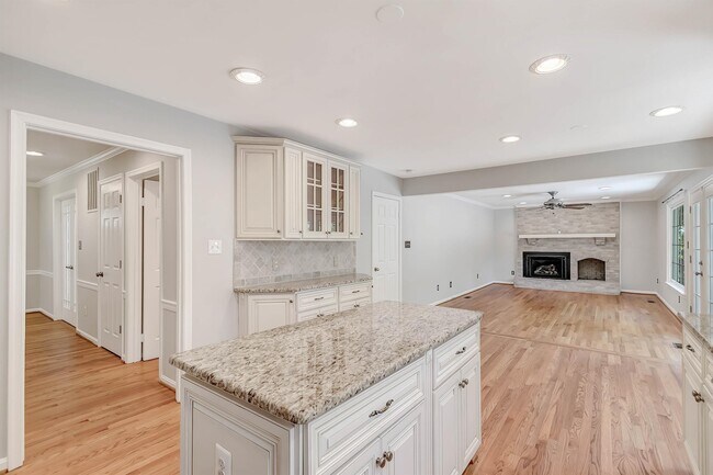 Building Photo - 1613 Stowe Rd