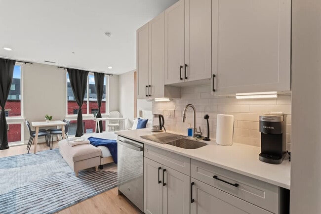 Building Photo - 916 N Delaware Ave