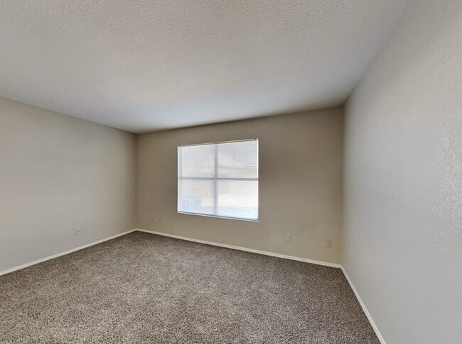 Foto del edificio - 4245 S Normandie Ln