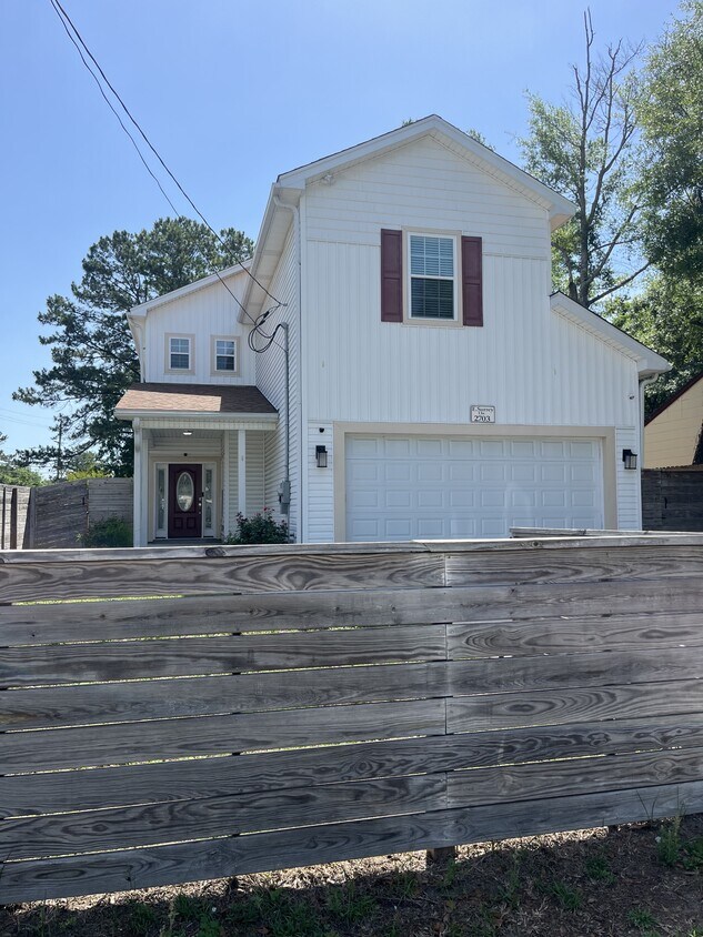 Primary Photo - 2703 E Surrey Dr