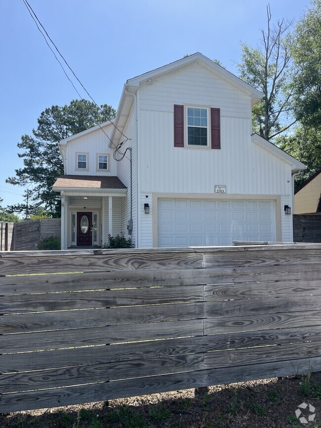 Building Photo - 2703 E Surrey Dr