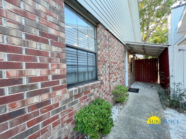 Building Photo - Charming 2 bedroom home in Destin!