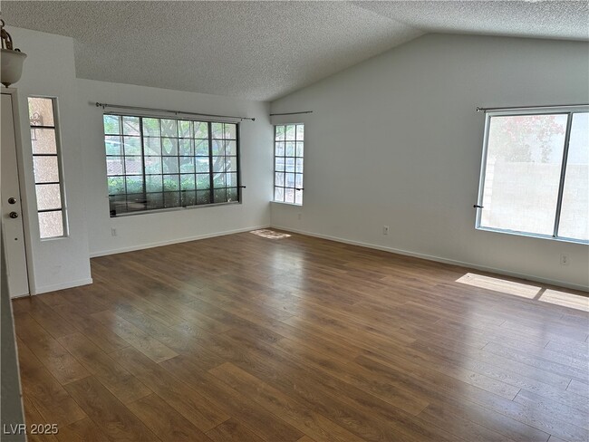 Building Photo - 363 Bradford Dr