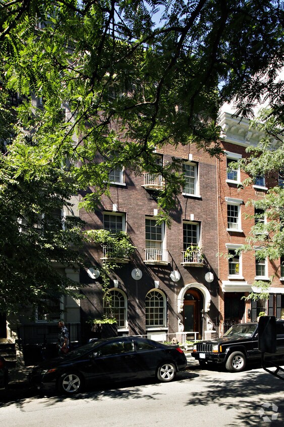 Building Photo - 336 E 21st St