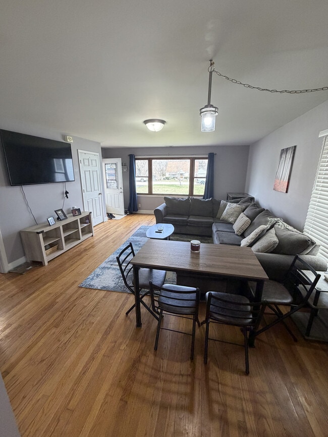 Building Photo - 731 2nd Ave