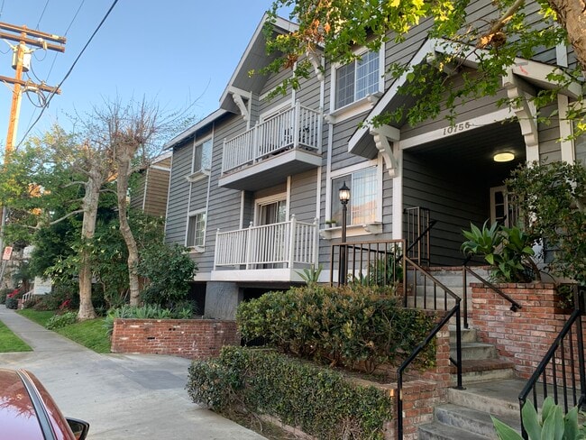 Building Photo - 10756 Blix St