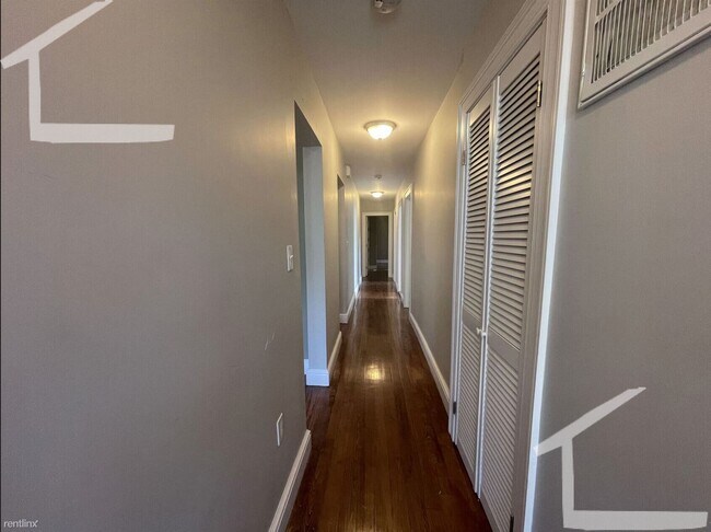 Foto del edificio - 3 br, 2 bath House - 20 Marie Ave