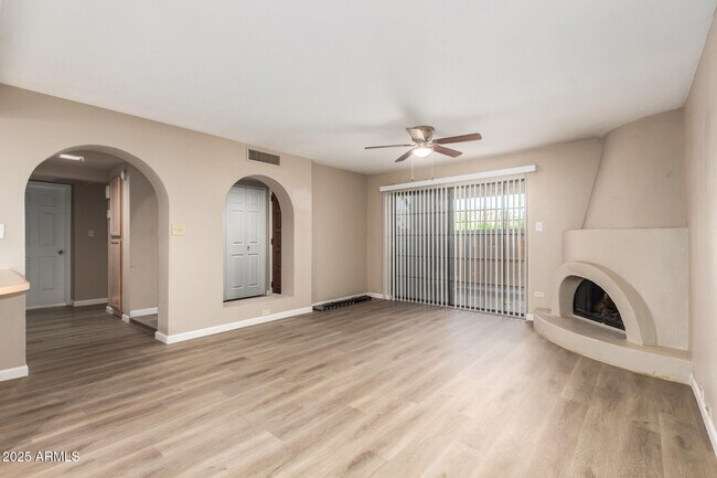 Foto del edificio - 10410 N Cave Creek Rd