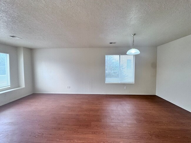 Building Photo - 760 Deerbrush Ct SW