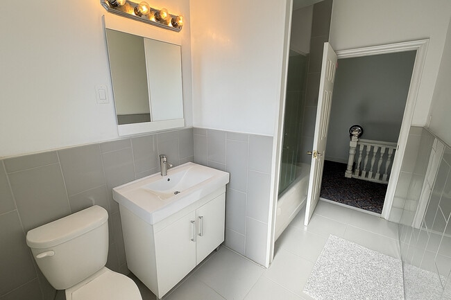 Shared Bathroom - 103 Spadina Rd