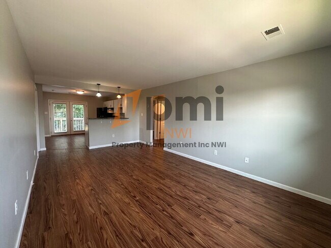 Building Photo - 5831 Creekview Ct W
