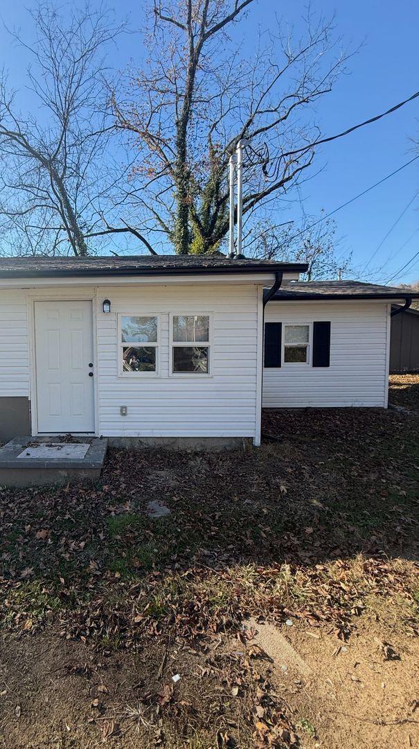 Foto del edificio - Harriman 37748 - 1 Bedroom, 1 bath Duplex - Call Lisa Vineyard or Shannon Russell 865-216-9334