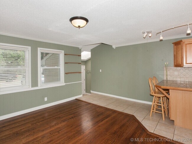 Building Photo - 1406 E 38th St