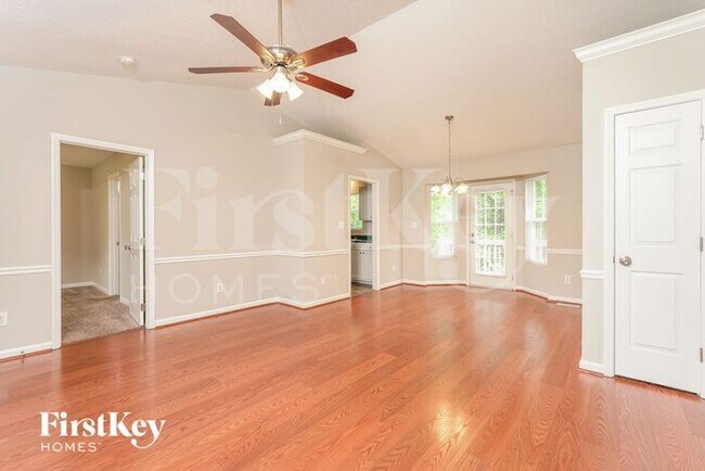 Foto del edificio - 514-513 3 Oaks Dr