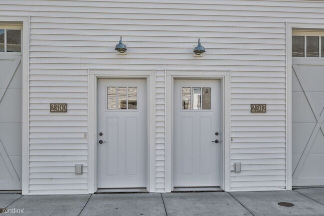 Building Photo - 3 br, 2 bath Townhome - Pleasant View Heights