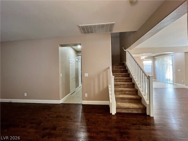 Foto del edificio - 548 Ivy Spring St