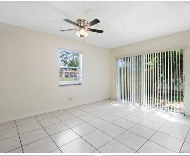 Foto del edificio - 5854 Kumquat Rd