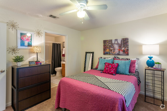 2BR, 2BA Standard - The Gates - Student Housing