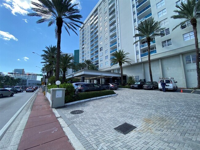 Foto del edificio - 6770 Indian Creek Dr