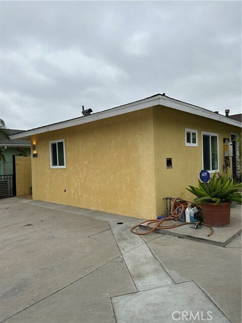 Building Photo - 459 Cabana Ave