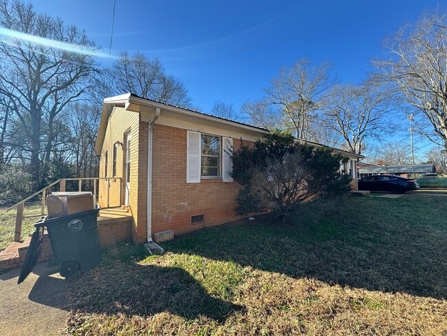 Building Photo - 122 Woodland Ave