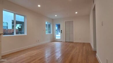 Building Photo - 915 N Ridgewood Pl