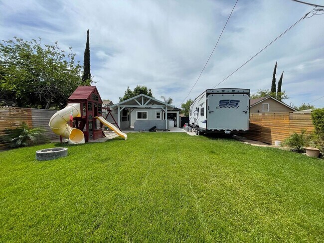 Building Photo - Charming 2BR Home in Central Riverside – U...