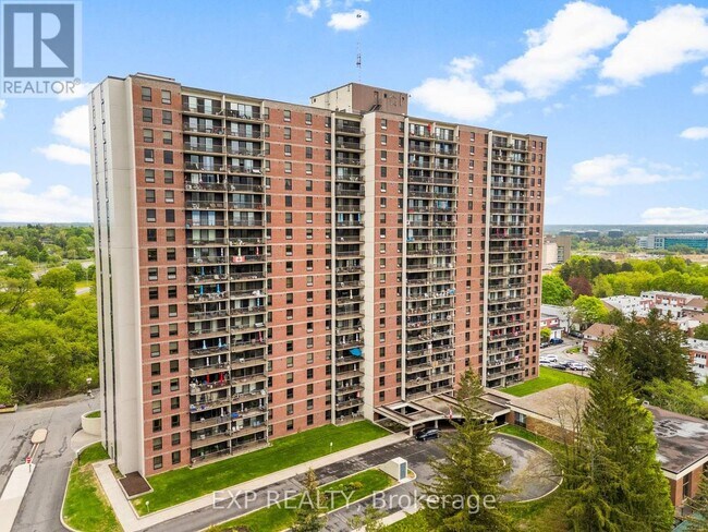 Photo du bâtiment - 665-1665 Bathgate Dr