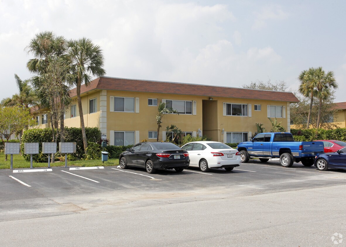 Building Photo - 101-251 SE 6th Ave