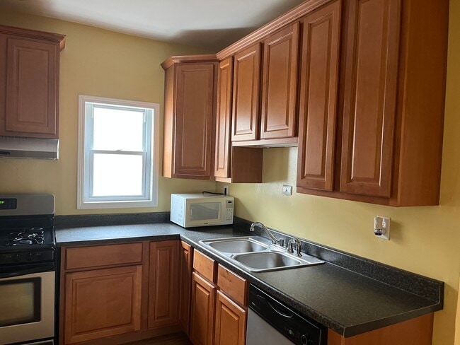 Building Photo - 62 W 74th St