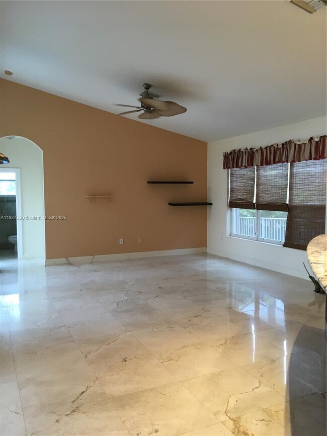 Foto del edificio - 18580 SW 44th St