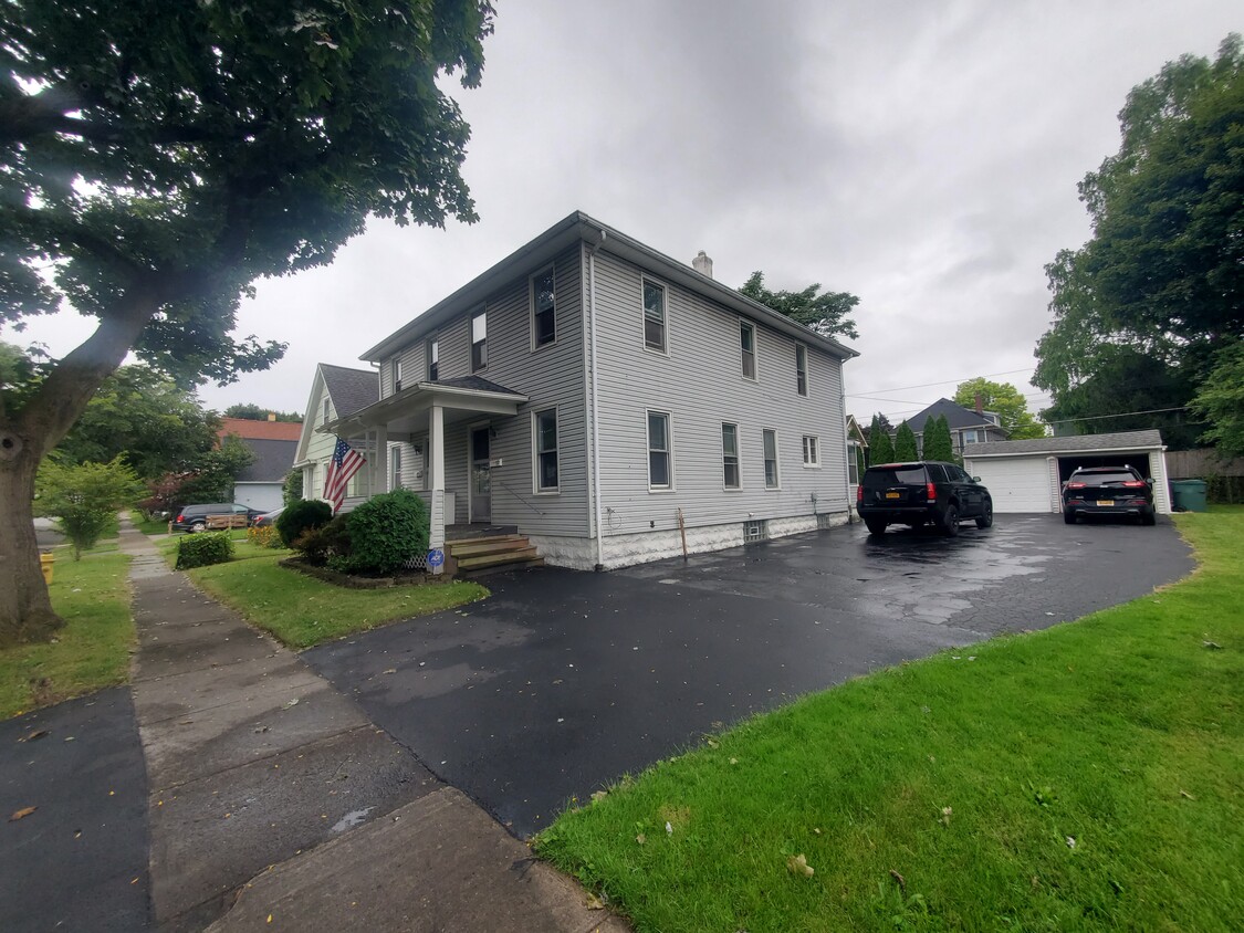 Duplex In Quiet Neighborhood - 177 Middlesex Rd