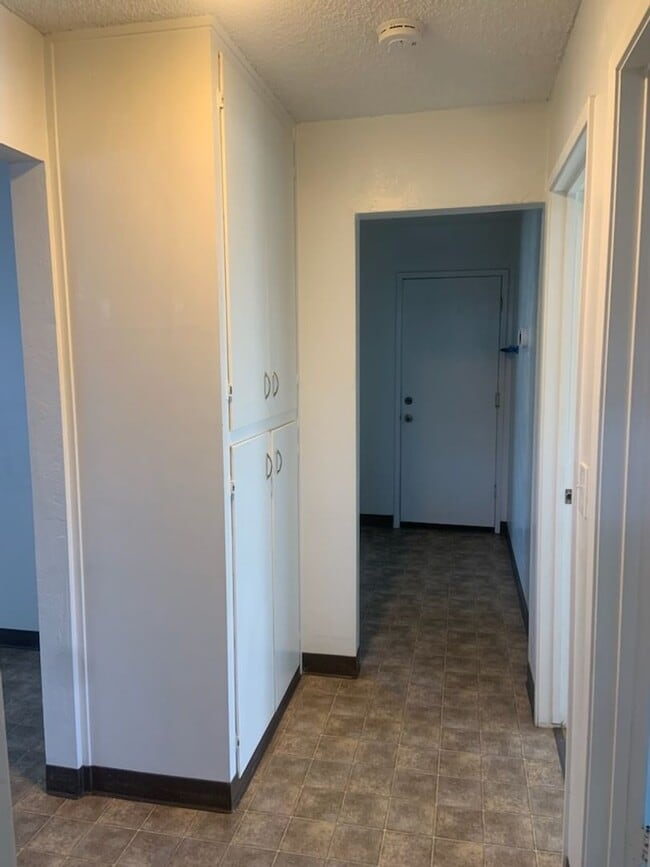 Foto del edificio - 656 E Bronte Ave