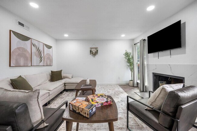 Foto del edificio - 6413 Chimney Creek Cir