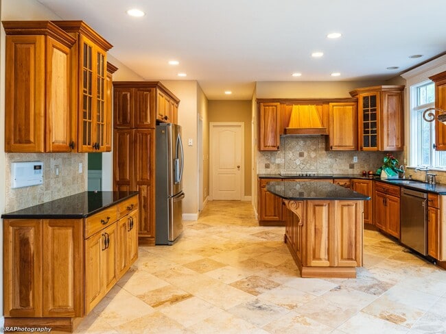 Building Photo - 6 Romano Ct