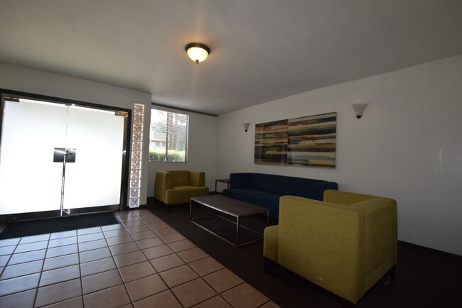 Foto del edificio - 5036 Coldwater Canyon Ave