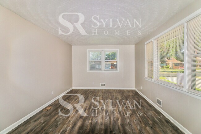 Foto del edificio - Lease today! No extra charge for contentme...