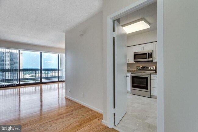 Building Photo - 5505 Seminary Rd