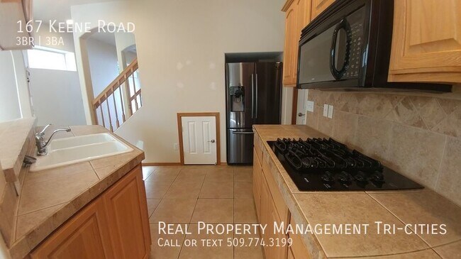 Foto del edificio - Great South Richland Location with 3 Maste...