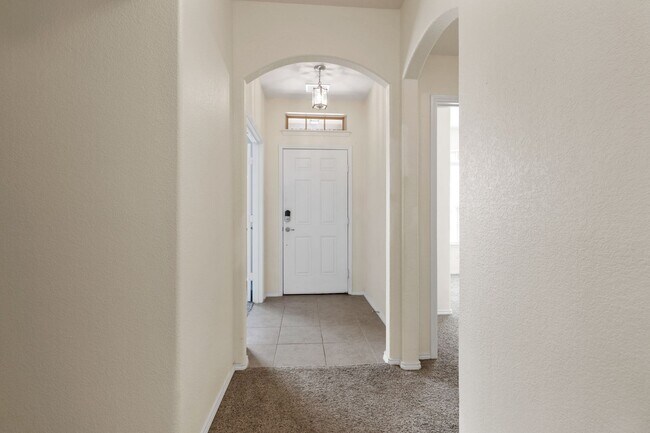 Foto del edificio - Welcome to this charming 3-bedroom, 2-bath...