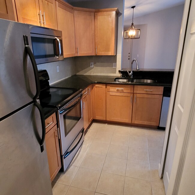 Foto del edificio - 8837 Latrec Ave