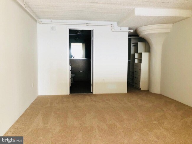 Foto del edificio - 2300 Walnut Street Unit 3B-607