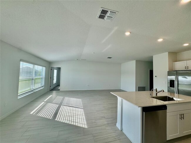 Building Photo - 8828 Bay Leaf Dr