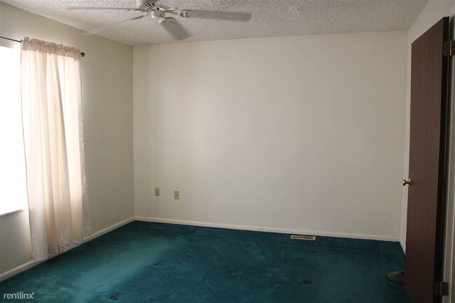 Building Photo - 3 br, 2.5 bath Townhome - 27 Raintree Drive