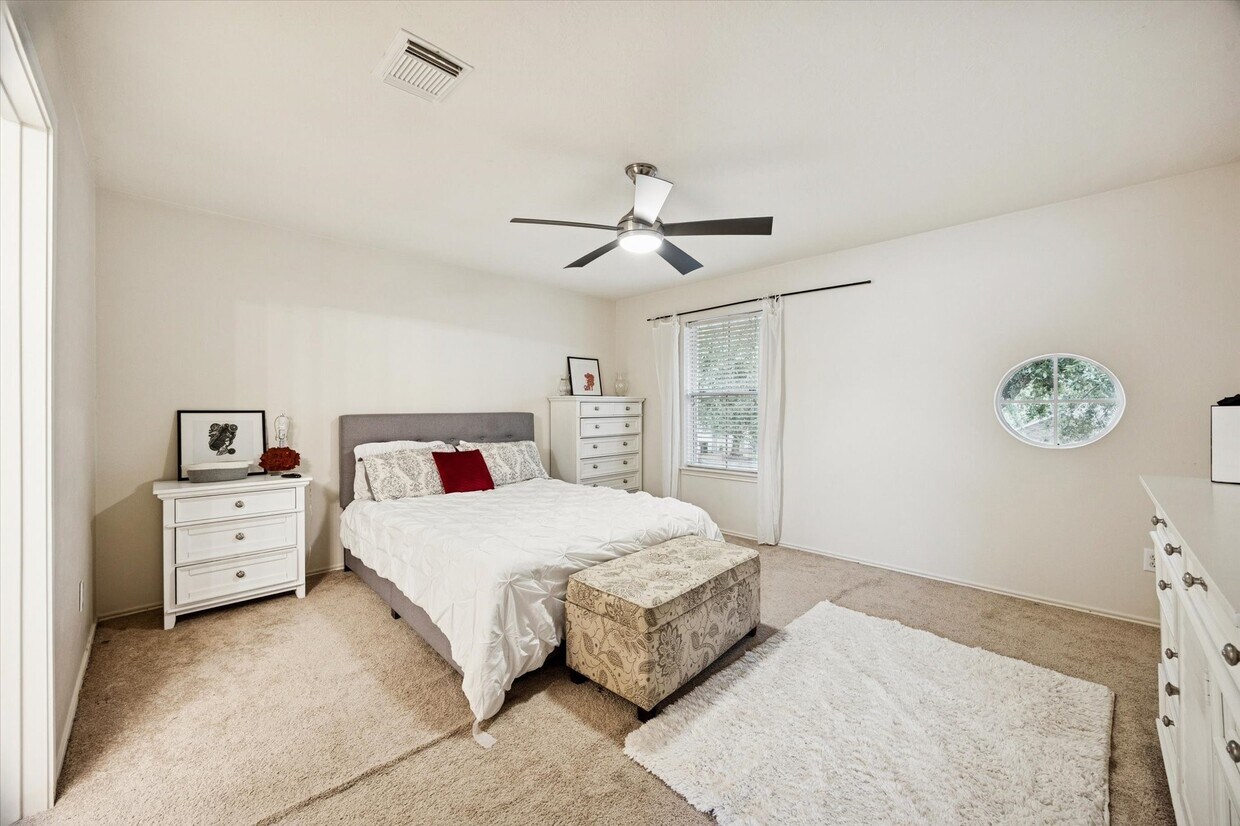 Foto del edificio - 8807 Sage Pl Dr