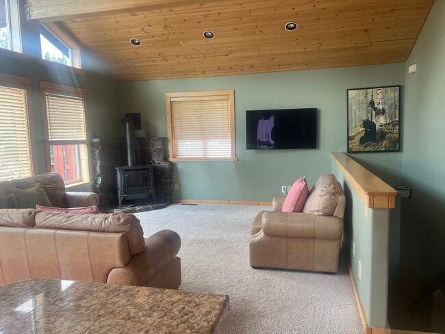 Foto del edificio - Truckee long term rental, furnished, above...